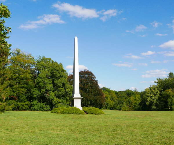 Obelisk (Foto: Gartenträume Sachsen-Anhalt e. V.)