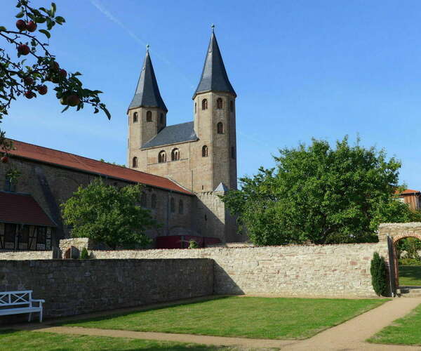 Ansicht auf das Kloster und die Klostergärten Drübeck (Foto: Gartenträume e. V.)